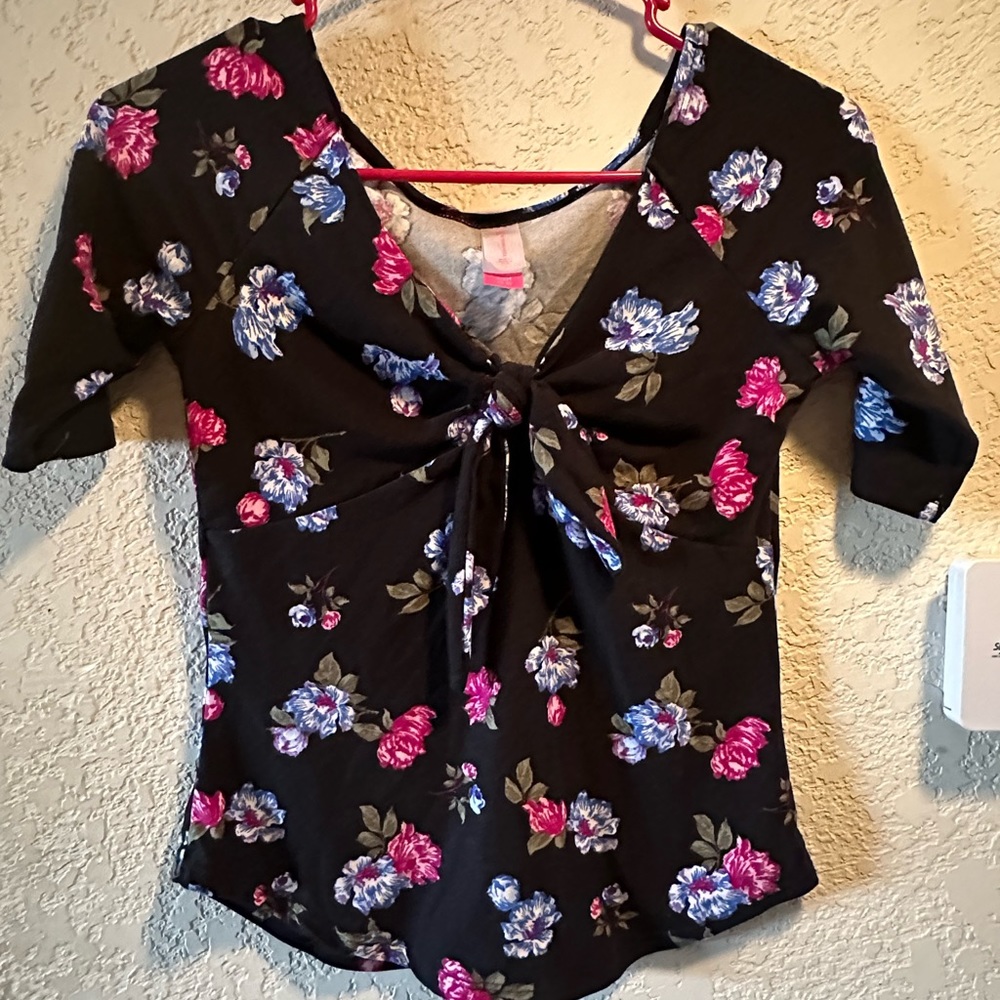 No Boundaries juniors floral top - Small